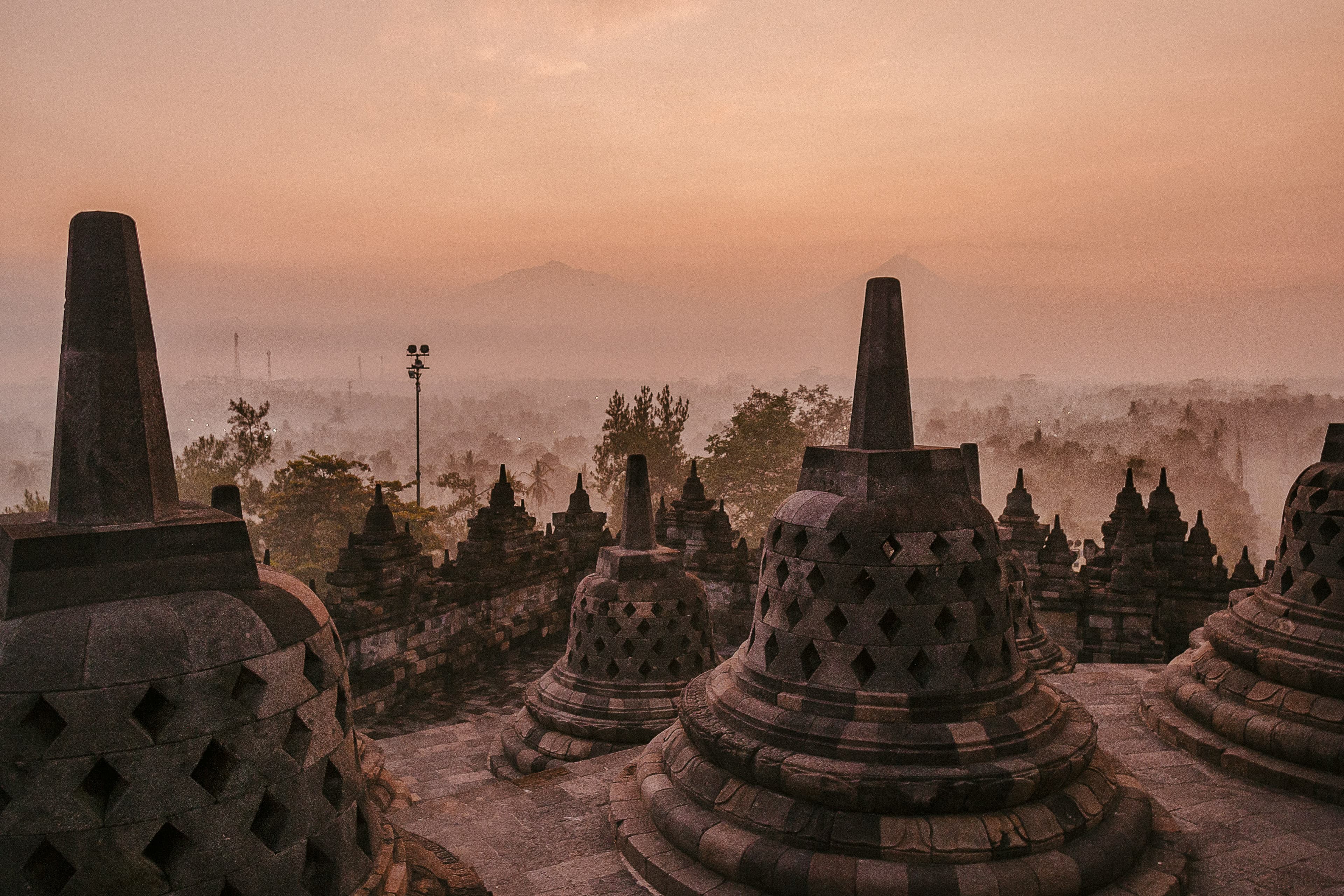 Pemandangan Candi Borobudur yang megah