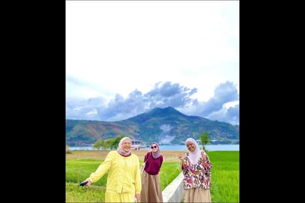 Pemandangan indah Danau Toba, Sumatera Utara Pemandangan indah Danau Toba, Sumatera Utara