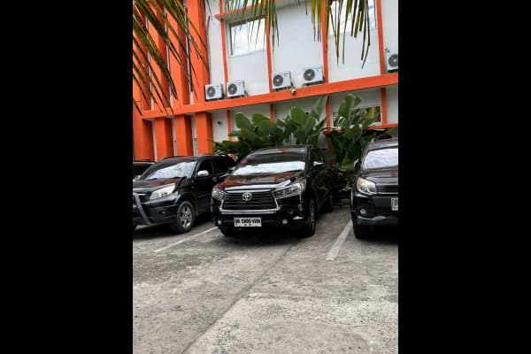 Sewa Toyota Hiace Premio Sewa Toyota Hiace Premio